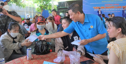 Chủ tịch TP.HCM Phan Văn Mãi: Nên chăng có chính sách an sinh như đợt COVID-19 vừa qua? - Ảnh 1. Chủ tịch TP.HCM Phan Văn Mãi: Nên chăng có chính sách an sinh như đợt COVID-19 vừa qua? - Ảnh 1.