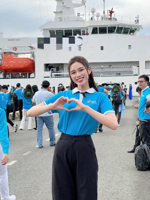 Tin tức giải trí 29-5: Hồng Vân đóng phim của con trai; biến phố cổ Hội An thành sàn diễn thời trang - Ảnh 5. Tin tức giải trí 29-5: Hồng Vân đóng phim của con trai; biến phố cổ Hội An thành sàn diễn thời trang - Ảnh 5.