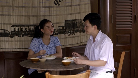 Tin tức giải trí 29-5: Hồng Vân đóng phim của con trai; biến phố cổ Hội An thành sàn diễn thời trang - Ảnh 1. Tin tức giải trí 29-5: Hồng Vân đóng phim của con trai; biến phố cổ Hội An thành sàn diễn thời trang - Ảnh 1.