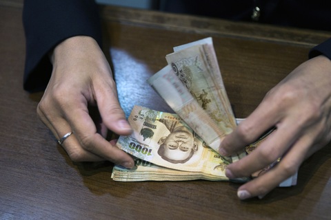 Đồng baht trước nguy cơ chạm đáy - Ảnh 1. Đồng baht trước nguy cơ chạm đáy - Ảnh 1.