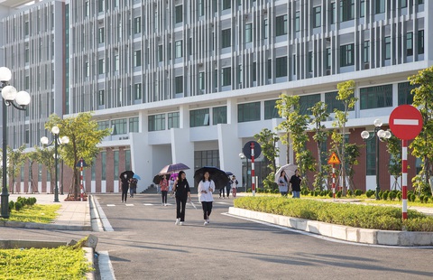 Ì ạch dời trụ sở bộ ngành - Ảnh 1. Sau gần 20 năm triển khai dự án, hàng ngàn sinh viên Đại học Quốc gia Hà Nội đã được chuyển tới cơ sở mới tại Hòa Lạc, huyện Thạch Thất học tập - Ảnh: ĐHQGHN