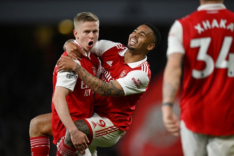 Thắng dễ Chelsea, Arsenal trở lại ngôi đầu Premier League - Ảnh 1. Thắng dễ Chelsea, Arsenal trở lại ngôi đầu Premier League - Ảnh 1.