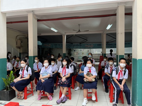 Vì sao học sinh phải test COVID-19 sau nghỉ lễ? - Ảnh 1. Vì sao học sinh phải test COVID-19 sau nghỉ lễ? - Ảnh 1.
