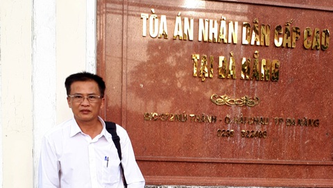 Ông Huỳnh Chiếm Hoạnh (con trai người bị oan Huỳnh Chiếm Phái) đại diện cho phía nguyên đơn đến dự phiên tòa phúc thẩm tại Đà Nẵng - Ảnh: HOÀNG HOẠNH Ông Huỳnh Chiếm Hoạnh (con trai người bị oan Huỳnh Chiếm Phái) đại diện cho phía nguyên đơn đến dự phiên tòa phúc thẩm tại Đà Nẵng - Ảnh: HOÀNG HOẠNH