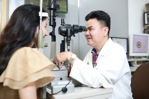 Nhiều ưu đãi kỷ niệm hành trình 19 năm Bệnh viện Mắt Sài Gòn Lê Thị Riêng - Ảnh 3. BS CKII Trương Công Minh - Phó Giám Đốc chuyên môn Bệnh viện Mắt Sài Gòn Lê Thị Riêng