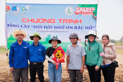 Ra quân trồng cây bảo vệ bờ biển tại thị xã Duyên Hải - Ảnh 1. Ra quân trồng cây bảo vệ bờ biển tại thị xã Duyên Hải - Ảnh 1.