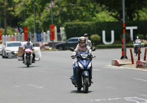 Thời tiết hôm nay 4-5: Cả nước nắng nóng từ 35 - 40 độ C - Ảnh 1. Thời tiết hôm nay 4-5: Cả nước nắng nóng từ 35 - 40 độ C - Ảnh 1.