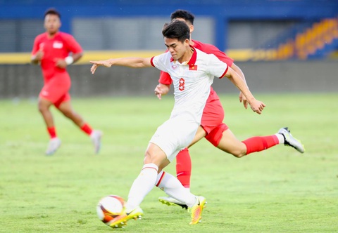 Thắng U22 Singapore 3-1, U22 Việt Nam tạm vươn lên ngôi đầu bảng - Ảnh 4. Thắng U22 Singapore 3-1, U22 Việt Nam tạm vươn lên ngôi đầu bảng - Ảnh 4.