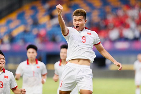 Thắng U22 Singapore 3-1, U22 Việt Nam tạm vươn lên ngôi đầu bảng - Ảnh 1. Thắng U22 Singapore 3-1, U22 Việt Nam tạm vươn lên ngôi đầu bảng - Ảnh 1.