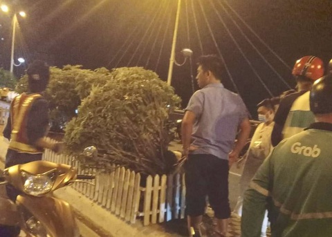 Bắt tài xế tông nữ lao công trên cầu Trần Phú, Nha Trang - Ảnh 1. Bắt tài xế tông nữ lao công trên cầu Trần Phú, Nha Trang - Ảnh 1.
