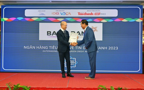 Ngân hàng Bắc Á nhận giải thưởng ‘Ngân hàng tiêu biểu về Tín dụng xanh’ - Ảnh 1. P.TGĐ BAC A BANK Chu Nguyên Bình nhận giải