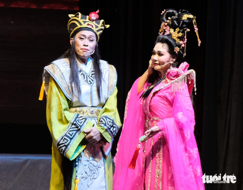 Tin tức giải trí 30-5: Hoài Linh, Ngọc Huyền diễn cải lương tại Pháp - Ảnh 4. Tin tức giải trí 30-5: Hoài Linh, Ngọc Huyền diễn cải lương tại Pháp - Ảnh 4.