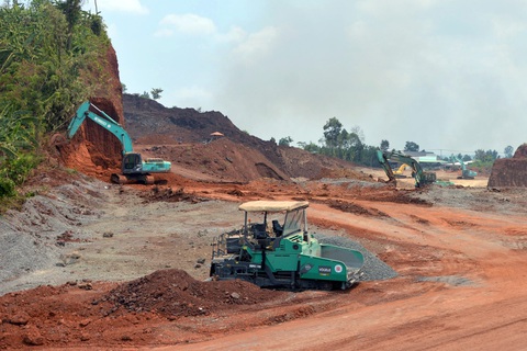 Gia hạn các mỏ đất đắp cao tốc Phan Thiết - Dầu Giây đến cuối năm - Ảnh 1. Gia hạn các mỏ đất đắp cao tốc Phan Thiết - Dầu Giây đến cuối năm - Ảnh 1.