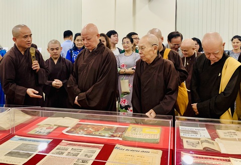 Kết nên một đài sen tưởng nhớ Bồ tát Thích Quảng Đức - Ảnh 3. Kết nên một đài sen tưởng nhớ Bồ tát Thích Quảng Đức - Ảnh 3.