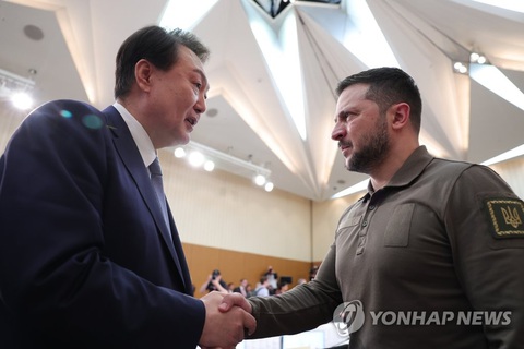 Ông Zelensky thuyết phục Hàn Quốc cung cấp lá chắn bầu trời - Ảnh 1. Ông Zelensky thuyết phục Hàn Quốc cung cấp lá chắn bầu trời - Ảnh 1.