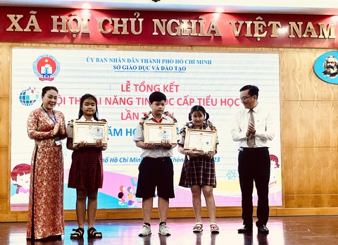 Quán quân nhí cuộc thi năng khiếu tin học mơ thành lập trình viên Google - Ảnh 3. Quán quân nhí cuộc thi năng khiếu tin học mơ thành lập trình viên Google - Ảnh 3.