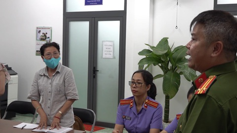 Vụ khởi tố cho vay lãi nặng: Khách cầm cố, công ty cho thuê lại - Ảnh 1. Vụ khởi tố cho vay lãi nặng: Khách cầm cố, công ty cho thuê lại - Ảnh 1.