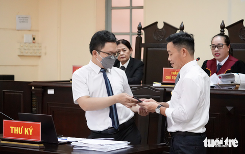 Trang Nemo nhập viện lúc nửa đêm, tòa sáng nay phải hoãn - Ảnh 2. Trang Nemo nhập viện lúc nửa đêm, tòa sáng nay phải hoãn - Ảnh 2.