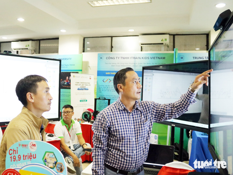 Đi “chợ” lựa… công nghệ giáo dục - Ảnh 1. Đi “chợ” lựa… công nghệ giáo dục - Ảnh 1.