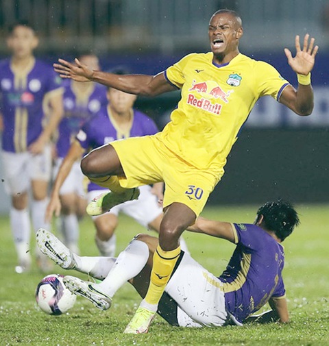Vòng 10 V-League 2023: Hướng về sân Pleiku và Thống Nhất - Ảnh 1. Tiền đạo Brandao (HAGL) sẽ ghi bàn vào lưới đội khách Hà Nội? - Ảnh: ANH MINH