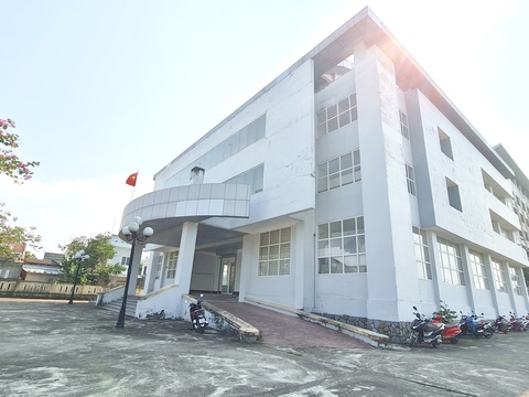 Đấu thầu xong dừng dự án, thiệt hại ai chịu? - Ảnh 1. Gói thầu trang thiết bị lưu trữ và bảo quản tài liệu ở Trung tâm Lưu trữ lịch sử tỉnh Quảng Ngãi bị dừng sau khi đấu thầu - Ảnh: TRẦN MAI