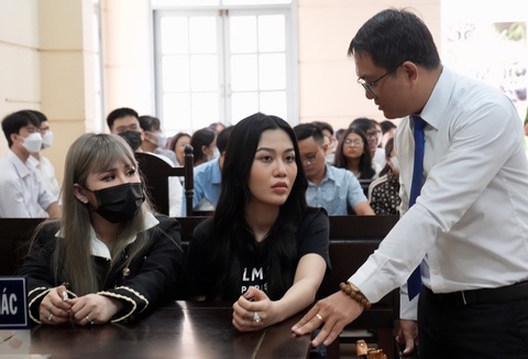 Trang Nemo nhập viện lúc nửa đêm, tòa sáng nay phải hoãn - Ảnh 3. Trang Nemo nhập viện lúc nửa đêm, tòa sáng nay phải hoãn - Ảnh 3.