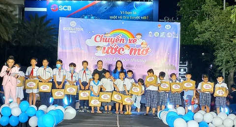 Chuyến xe ước mơ trao quà cho bệnh nhi, trẻ mồ côi vì COVID-19 của Cần Thơ - Ảnh 3. Chuyến xe ước mơ trao quà cho bệnh nhi, trẻ mồ côi vì COVID-19 của Cần Thơ - Ảnh 3.