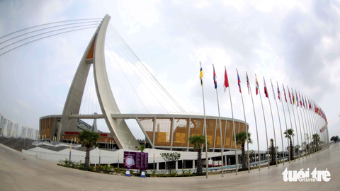 Chuyện hậu trường SEA Games xứ chùa tháp - Kỳ 2: Độ 'chịu chơi' của ông Hun Sen - Ảnh 2. Hình con thuyền độc đáo - Ảnh: NGUYÊN KHÔI