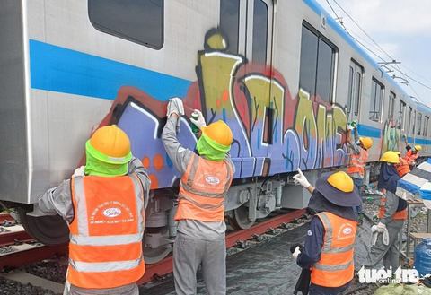 Đoàn tàu metro số 1 bị vẽ bậy hôm 30-4 đã được làm sạch - Ảnh: Ban quản lý đường sắt đô thị TP.HCM Đoàn tàu metro số 1 bị vẽ bậy hôm 30-4 đã được làm sạch - Ảnh: Ban quản lý đường sắt đô thị TP.HCM Đoàn tàu metro số 1 bị vẽ bậy hôm 30-4 đã được làm sạch - Ảnh: Ban quản lý đường sắt đô thị TP.HCM