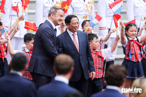 Thủ tướng Phạm Minh Chính chủ trì lễ đón Thủ tướng Luxembourg - Ảnh 1. Thủ tướng Phạm Minh Chính chủ trì lễ đón Thủ tướng Luxembourg - Ảnh 1.