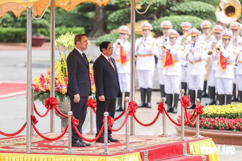 Thủ tướng Phạm Minh Chính chủ trì lễ đón Thủ tướng Luxembourg - Ảnh 2. Thủ tướng Phạm Minh Chính chủ trì lễ đón Thủ tướng Luxembourg - Ảnh 2.
