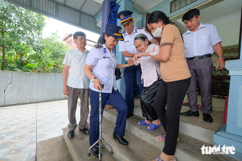 Bộ Lao động - Thương binh và Xã hội đề xuất tăng mức quà tặng tiền mặt, hiện vật đối với gia đình, cá nhân người có công với cách mạng - Ảnh: HÀ QUÂN Bộ Lao động - Thương binh và Xã hội đề xuất tăng mức quà tặng tiền mặt, hiện vật đối với gia đình, cá nhân người có công với cách mạng - Ảnh: HÀ QUÂN