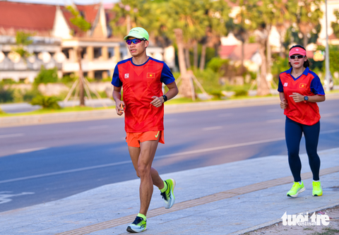 Giờ thi đấu sốc nhiệt của marathon, đi bộ tại SEA Games 32 - Ảnh 5. Giờ thi đấu sốc nhiệt của marathon, đi bộ tại SEA Games 32 - Ảnh 5.
