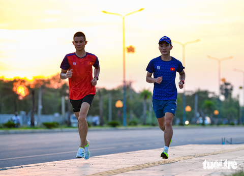 Giờ thi đấu sốc nhiệt của marathon, đi bộ tại SEA Games 32 - Ảnh 6. Giờ thi đấu sốc nhiệt của marathon, đi bộ tại SEA Games 32 - Ảnh 6.