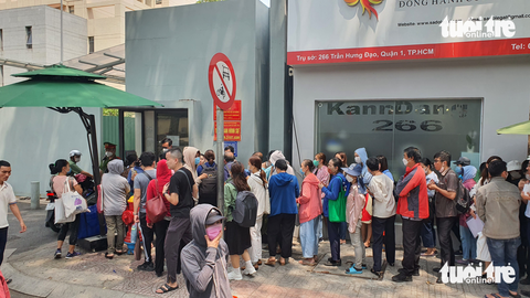 Khách hàng tố Manulife và SCB: Chuyển đơn lên Bộ Công an - Ảnh 1. Khách hàng tố Manulife và SCB: Chuyển đơn lên Bộ Công an - Ảnh 1.