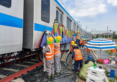 Vẽ bậy lên tàu metro số 1: Dấu hiệu của tội hủy hoại tài sản - Ảnh 3. Vẽ bậy lên tàu metro số 1: Dấu hiệu của tội hủy hoại tài sản - Ảnh 3.