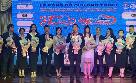 Nữ hoàng ảnh lịch Hiền Mai hát vì người nghèo - Ảnh 1. Nữ hoàng ảnh lịch Hiền Mai hát vì người nghèo - Ảnh 1.