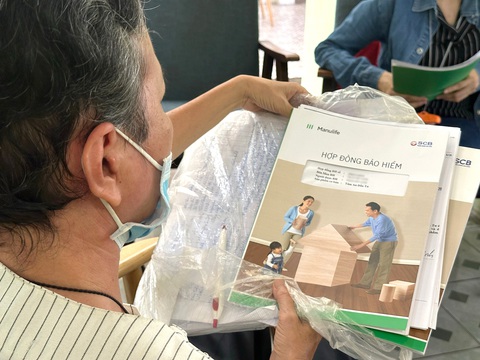 Sau khi trải qua hành trình khiếu nại đầy gian nan, nhiều khách hàng cảm thấy mệt mỏi - Ảnh: B.M. Sau khi trải qua hành trình khiếu nại đầy gian nan, nhiều khách hàng cảm thấy mệt mỏi - Ảnh: B.M.