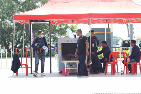 Trước giờ khai mạc SEA Games, Campuchia siết an ninh quanh khu phức hợp - Ảnh 8. Trước giờ khai mạc SEA Games, Campuchia siết an ninh quanh khu phức hợp - Ảnh 8.