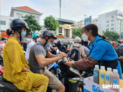 Công việc nào tại TP.HCM đang hưởng lương theo giờ cao nhất? - Ảnh 1. Công việc nào tại TP.HCM đang hưởng lương theo giờ cao nhất? - Ảnh 1.