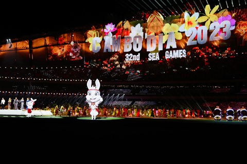 Đài đuốc bùng cháy, SEA Games 32 chính thức khai mạc - Ảnh 9. Đài đuốc bùng cháy, SEA Games 32 chính thức khai mạc - Ảnh 9.