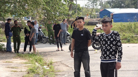 Đặt hàng giữa đêm, shipper vừa mang tới thì xông ra cướp - Ảnh 1. Đặt hàng giữa đêm, shipper vừa mang tới thì xông ra cướp - Ảnh 1.