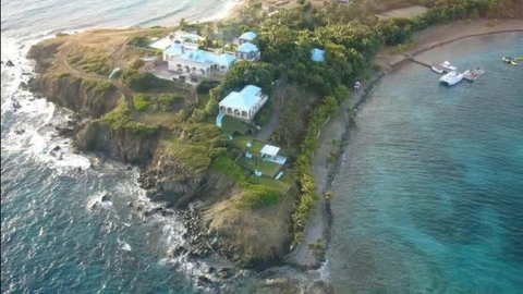 Tỉ phú Stephen Deckoff mua hòn đảo của Jeffrey Epstein - Ảnh 1. Tỉ phú Stephen Deckoff mua hòn đảo của Jeffrey Epstein - Ảnh 1.