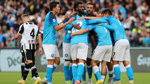 Napoli lần đầu vô địch Serie A kể từ thời Maradona - Ảnh 1. Napoli lần đầu vô địch Serie A kể từ thời Maradona - Ảnh 1.