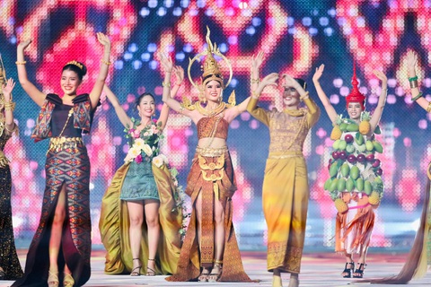 Đài đuốc bùng cháy, SEA Games 32 chính thức khai mạc - Ảnh 11. Đài đuốc bùng cháy, SEA Games 32 chính thức khai mạc - Ảnh 11.