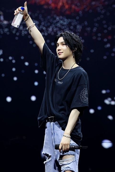 Nhà giàu mới theo nổi thần tượng vì K-pop bào tiền người hâm mộ - Ảnh 3. Nhà giàu mới theo nổi thần tượng vì K-pop bào tiền người hâm mộ - Ảnh 3.