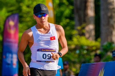 SEA Games 32: Hưng Nguyên đoạt HCV 200m đầu tiên cho bơi lội Việt Nam - Ảnh 5. Nguyễn Thành Ngưng giành HCB đi bộ 20km nam - Ảnh: Nam Trần