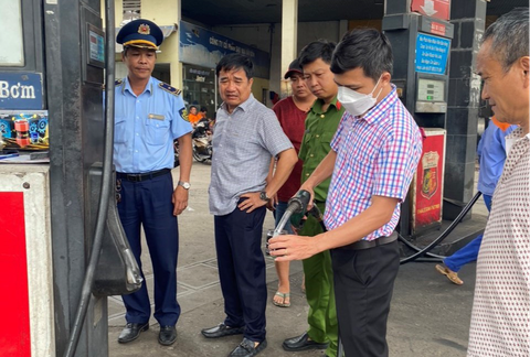 Phạt một doanh nghiệp gần 885 triệu đồng vì bán xăng kém chất lượng - Ảnh 1. Phạt một doanh nghiệp gần 885 triệu đồng vì bán xăng kém chất lượng - Ảnh 1.