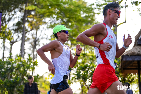 Hoàng tử, nữ hoàng đi bộ chiến thắng tại SEA Games 32 - Ảnh 4. Hoàng tử, nữ hoàng đi bộ chiến thắng tại SEA Games 32 - Ảnh 4.