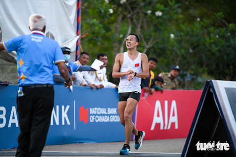 Hoàng tử, nữ hoàng đi bộ chiến thắng tại SEA Games 32 - Ảnh 5. Hoàng tử, nữ hoàng đi bộ chiến thắng tại SEA Games 32 - Ảnh 5.